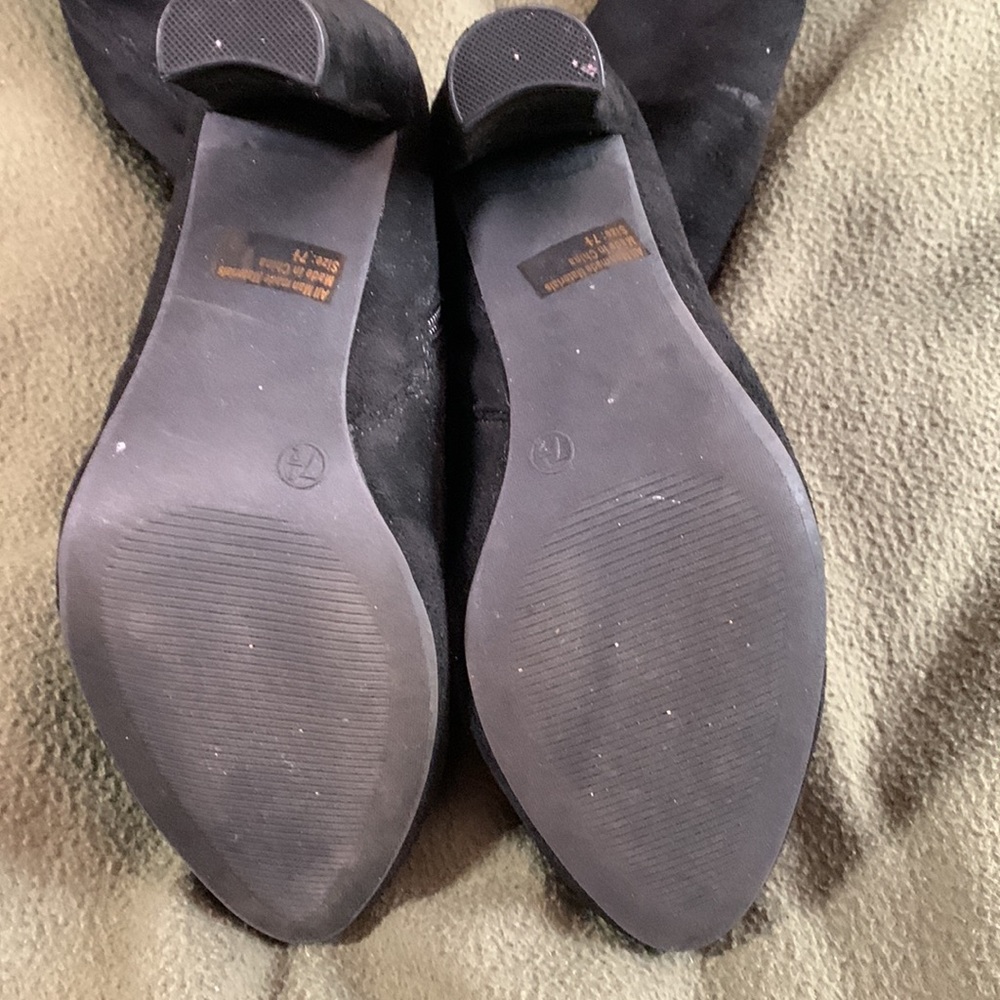 Wild Diva Lounge black, over the knee, suede boots. Size 7.5 - Picture 3 of 5